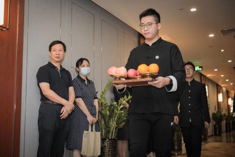 罗湖区委统战部副部长、工商联党组书记叶志伟一行到名人堂调研