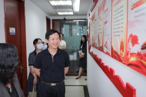 罗湖区委统战部副部长、工商联党组书记叶志伟一行到名人堂调研