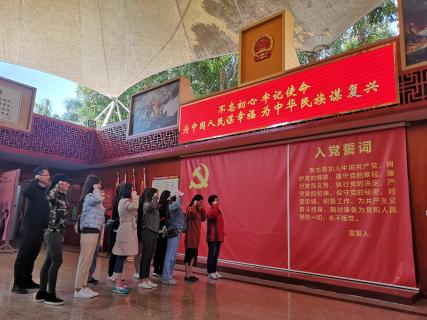 名人堂：红色之旅 唤起心中的红色魂